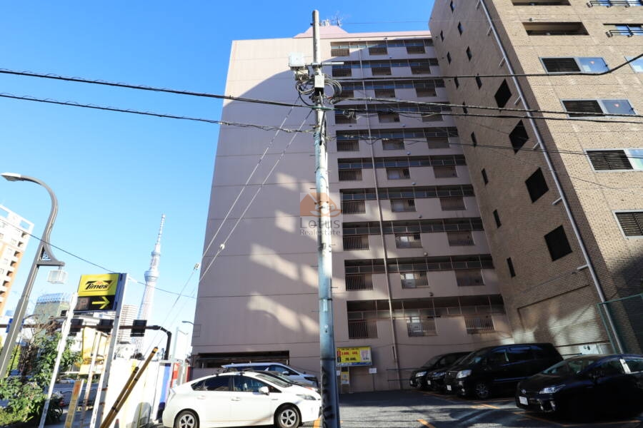 駒形茜日伸ハイツ外観2｜近くにはスーパー、コンビニエンスストア・ファミレスなどの飲食店が多数有り、とても便利です。