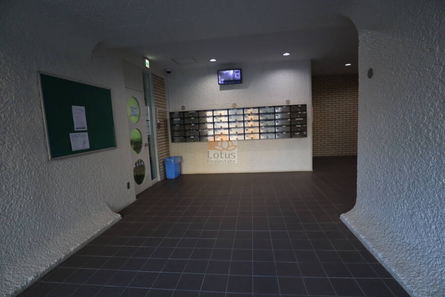 大雄マンション共用部1｜モニターが設置されていました（2021/12）
