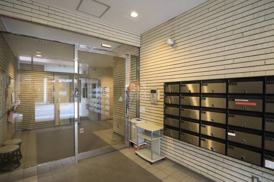 アルファホームズ浅草共用部2｜管理会社は信頼性の高い専門業者が担当しており、日常の管理業務や施設の維持管理においてもきめ細かな対応が行われています。