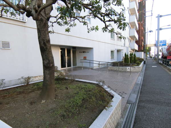 イトーピア豊玉マンション外観共用部2｜エントランスです。