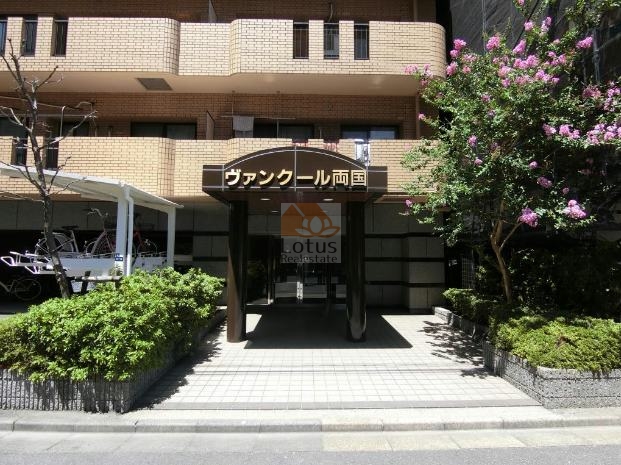 ヴァンクール両国エントランス１｜マンションの管理は、大手管理会社が担当しており、しっかりとした管理体制が整っています。
