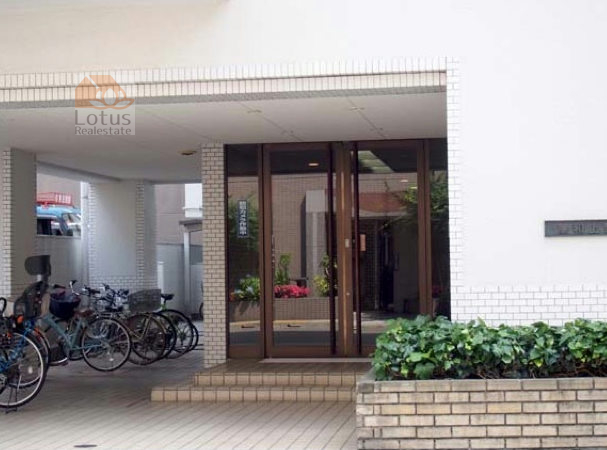 藤和上野コープエントランス２｜エントランスはオートロック付きで安心です。