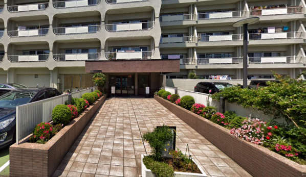 日商岩井方南町マンションエントランス