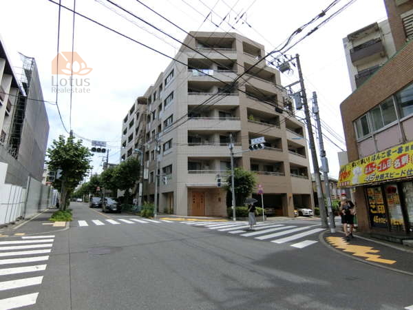 セントラルステージ西荻窪シルフィー外観共用部｜セントラルステージ西荻窪シルフィーは西荻窪駅から徒歩８分のマンションです。２００５年築、８階建てです。