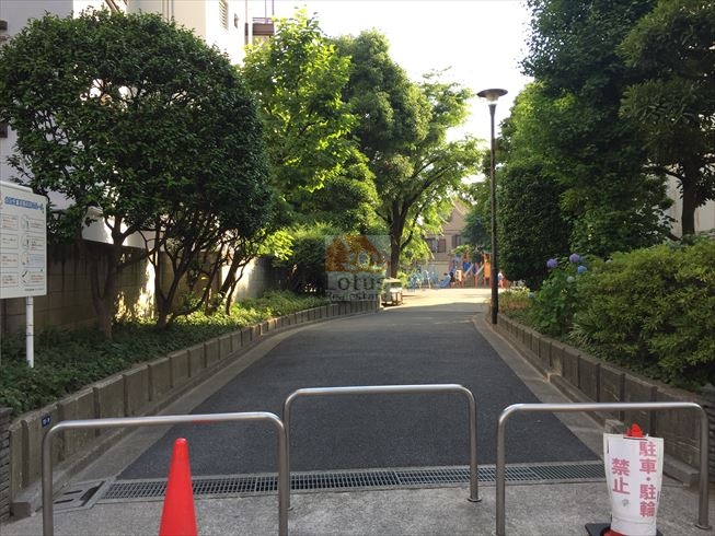 ワコー王子マンション公園｜公園の入り口です。