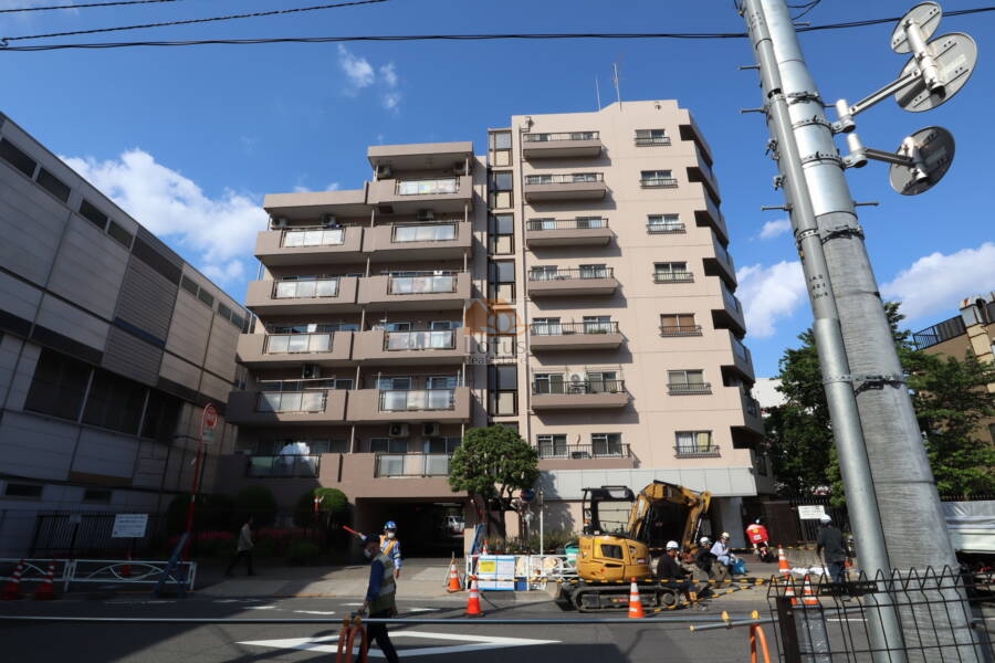 曳舟東ビューハイツ外観1｜曳舟東ビューハイツは昭和55年築、9階建てのマンションです。