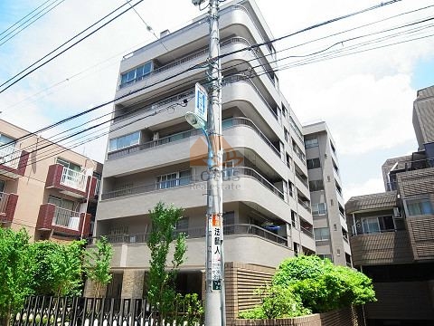 目白宮庭マンション外観１｜目白宮庭マンションは、1968年（昭和43年） 9月に建てられた８階建てです。