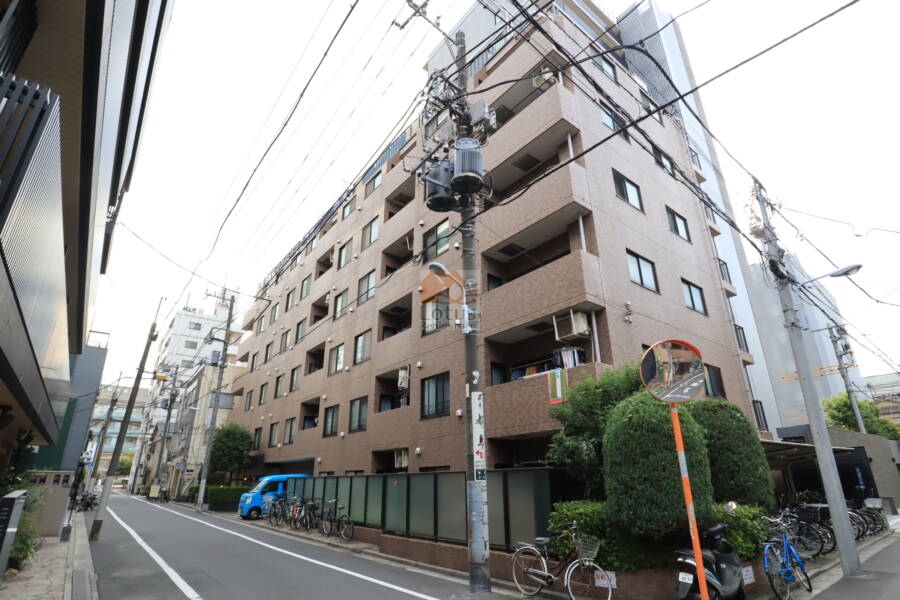 日神パレステージ浅草外観2｜浅草寺の裏手まで徒歩２分ほどです。周辺は昔ながらの飲食店が多くありますし、観光スポットと隣り合わせという立地が魅力です。