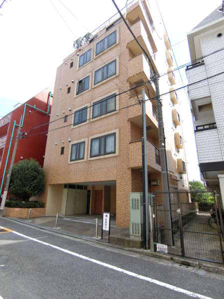 プレステート要町外観共用部2｜大通りから一本入った立地です。