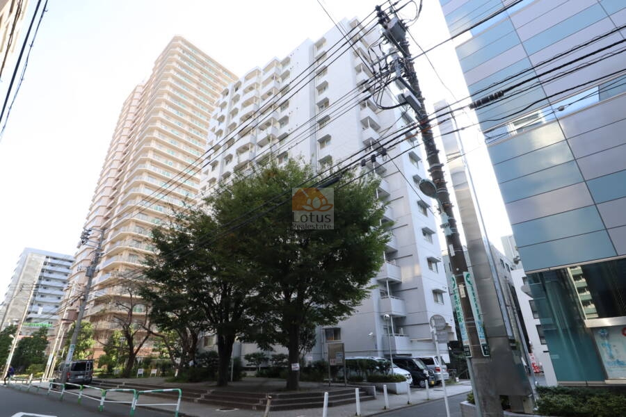 東池袋ハイツ外観1　東池袋ハイツは昭和６２年築、１５階建てのマンションです。壱番館と弐番館があります。池袋駅、東池袋駅、大塚駅が徒歩圏内の好立地で、サンシャインシティも歩いてお買い物に行けるので大変便利です。