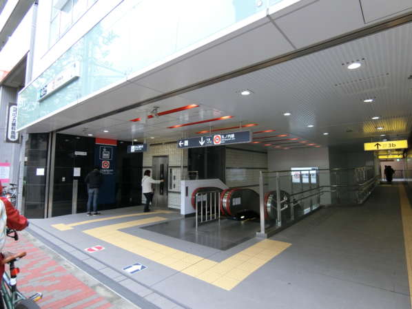 方南町コーポビアネーズアプローチ2｜方南町コーポビアネーズの最寄は「方南町」駅。駅から徒歩２分です。出口は３Ａ出口の様子です。