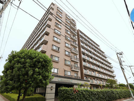 ライオンズガーデン新小岩外観５｜ライオンズガーデン新小岩は平成７年築の１０階建てのマンションです。周辺は静かな住宅地です。