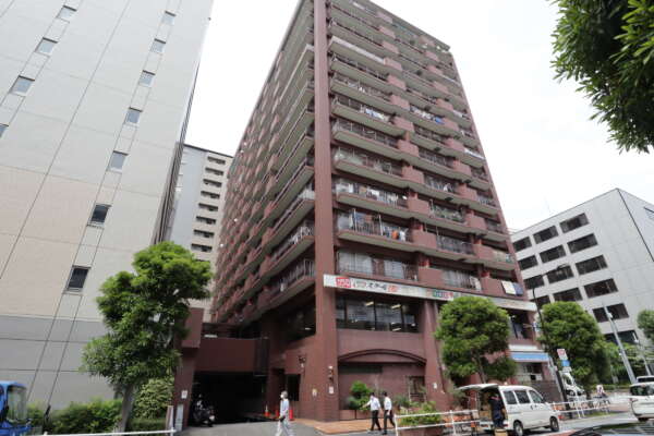 グランドパレス田町外観2｜180世帯の大規模マンションです。