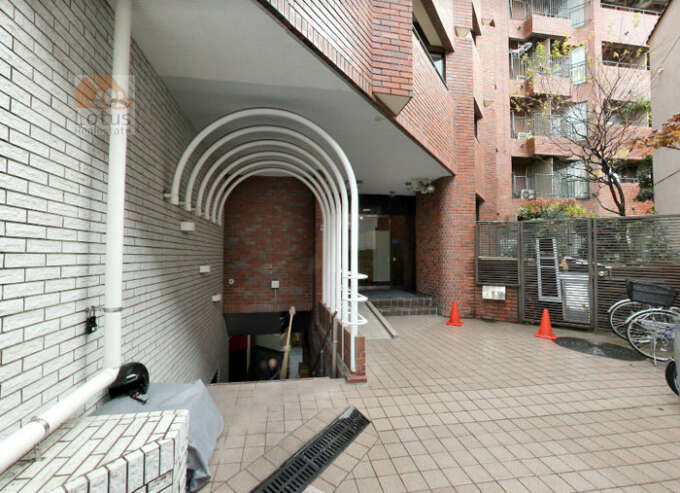 インペリアル赤坂壱番館エントランス2｜エントランスアプローチです。
