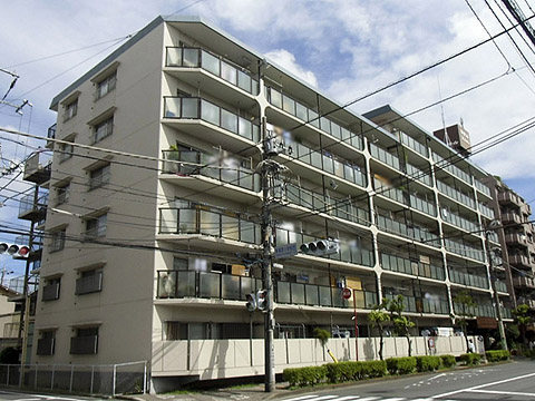 ニュー五反野スカイハイツ外観２｜ニュー五反野スカイハイツは昭和５７年築、７階建てのマンションです。