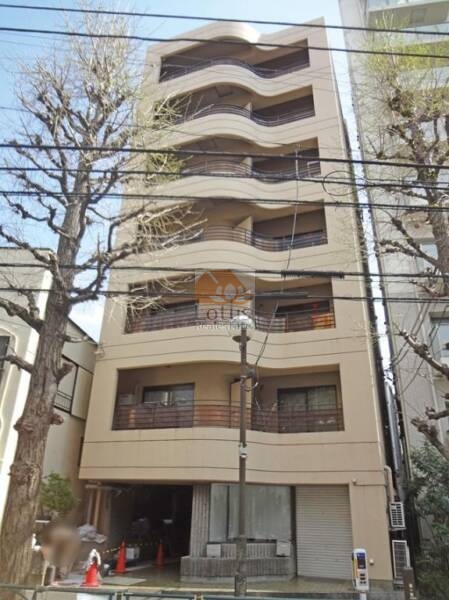 プチモンド目白台外観｜プチモンド目白台は、1982年（昭和57年）築、7階建てのマンションです。