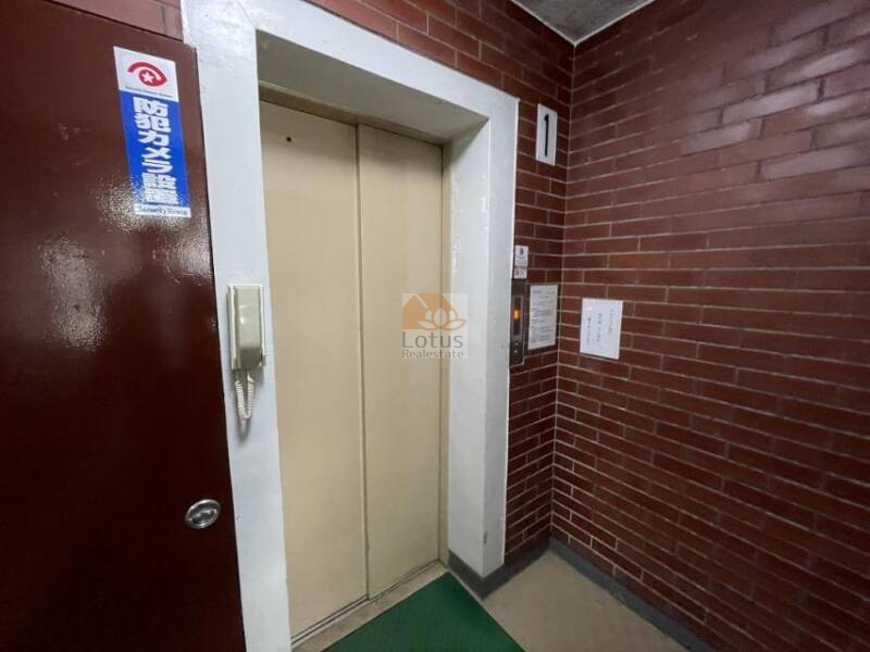 明穂和泉マンションエレベーター1｜エレベーターが設置されています。