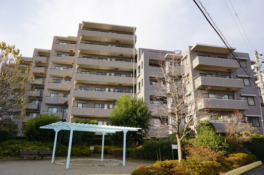 フォレステージ石神井公園外観1｜１００世帯以上ある大規模マンションで、管理もしっかりしています。