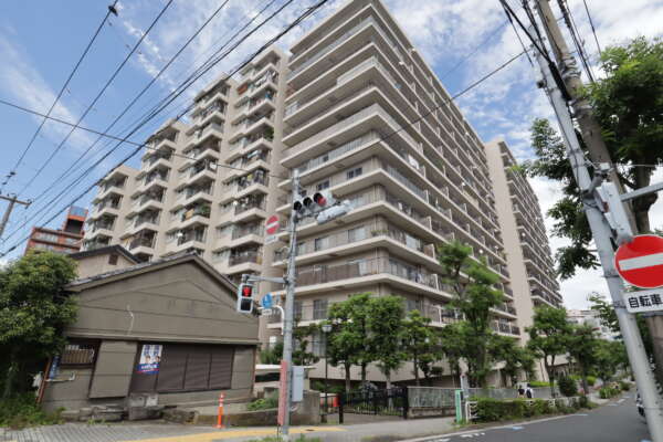 ウインザーハイム南砂外観2｜ウインザーハイム南砂は昭和５６年築、１４階建ての大規模マンションです。