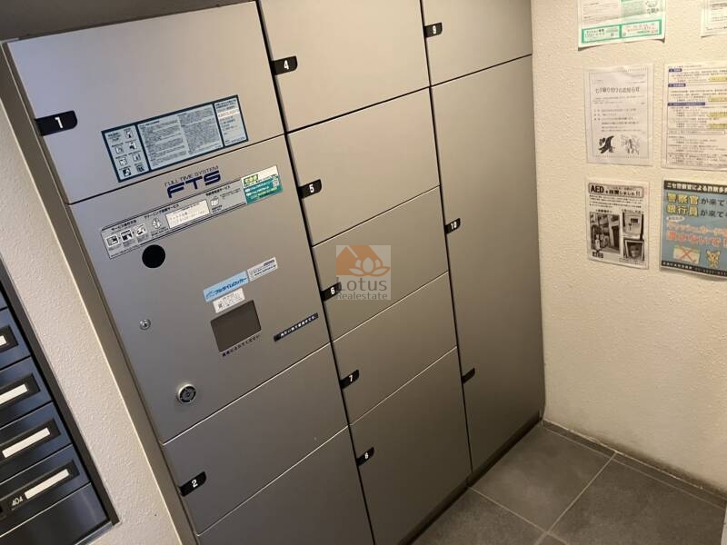 ライオンズ墨田押上宅配ボックス｜不在時にも荷物を受け取れる宅配ボックスも完備されています。