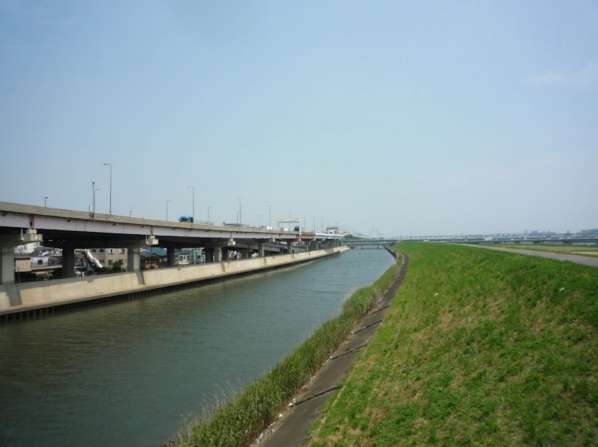ワコーレ堀切菖蒲園Ⅱ荒川河川敷3｜荒川河川敷がすぐ近くにあります。お散歩、ランニングなどに最適です。