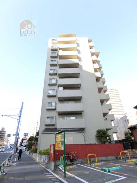 ニックハイム東陽町第７外観共用部4｜明治通りと葛西橋通りが交差する南砂４丁目交差点の角地に立地します。