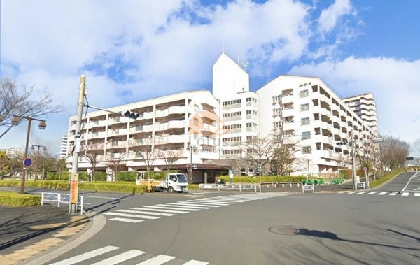 小松川チェリーガーデン2号棟外観２｜チェリーガーデンは平成6年築、1号棟から3号棟まであります。