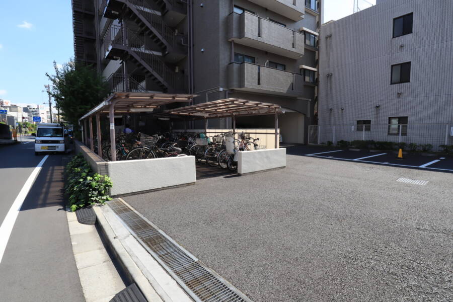 コスモ堀切菖蒲園共用部5｜駐車場あります。