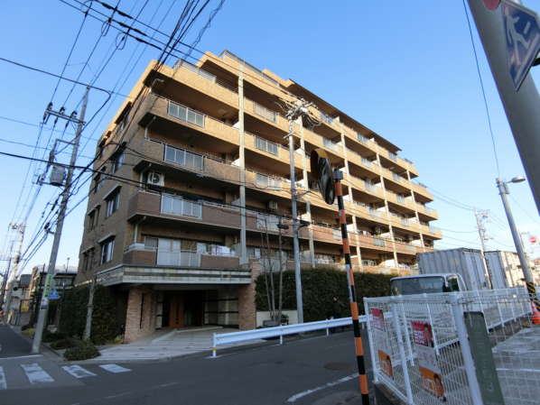 レクセルガーデン竹ノ塚外観共用部1｜建物は静かな住宅系のロケーションにあります。