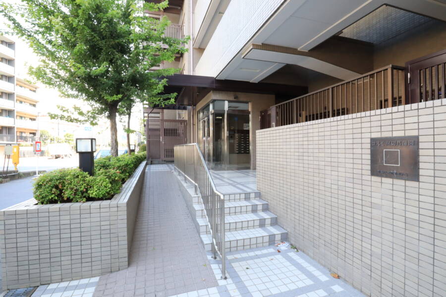 コスモ堀切菖蒲園エントランス1｜エントランスです。
