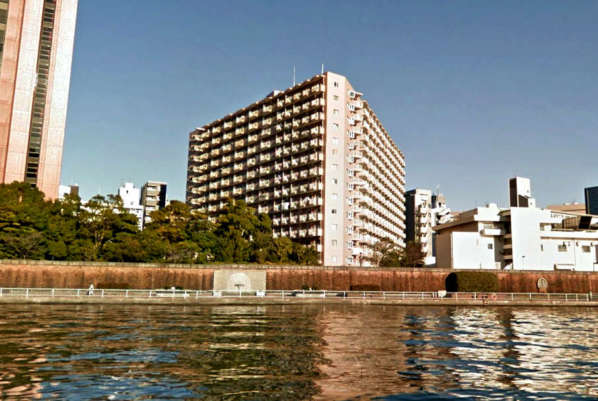 築地永谷コーポラス外観３｜築地永谷コーポラスは昭和４９年築、１４階建ての大規模マンションです。隅田川リバーサイドという好立地です。