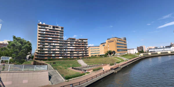 グランリオ外観６｜グランリオは帝京科学大学千住キャンパスに隣接していて、隅田川にも面したロケーションです。