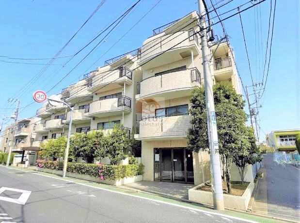 藤和杉並富士見ヶ丘ホームズ外観２｜藤和杉並富士見ヶ丘ホームズは昭和60年築、5階建てのマンションです。周辺は一種低層住居専用地域で、戸建てや低層マンションが建ち並ぶ落ち着いた住宅エリアです。