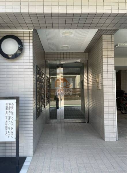 東急ドエルアルス東日暮里エントランス１｜エントランスはオートロックが完備されており、安心して利用できます。