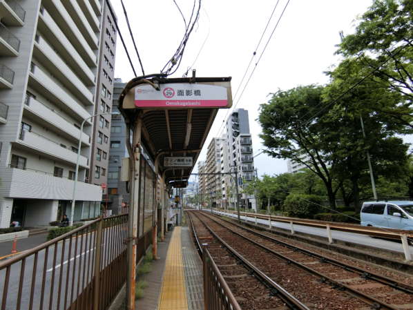 ハイツ面影橋アプローチ21｜ハイツ面影橋はさくらトラム（荒川線）の「面影橋」駅からも進むことができます。こちらからですと３分です。