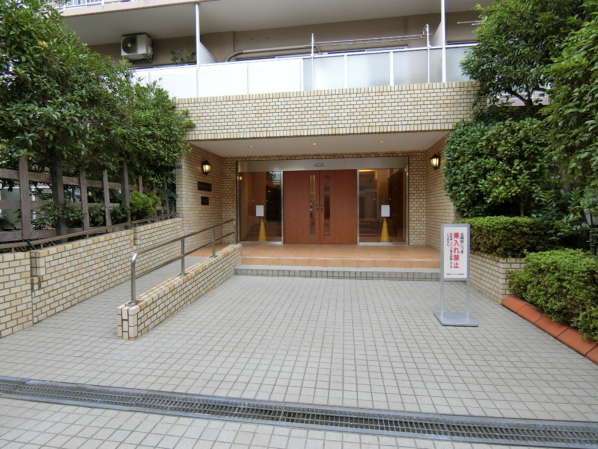 東陽町ガーデニア外観共用部11｜東陽町ガーデニアはサブエントランスもあり、たいへん立派なつくりになっています。大規模修繕によりきれいになつくりになっています。