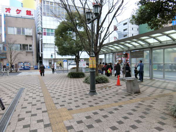 清新南ハイツアプローチ2｜駅前はバスのロータリーとなっています。整備された駅前です。東西線の中でも人気の駅です。