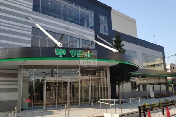 サミットストア五反野店600｜徒歩1分に「サミットストア 五反野店」があります。