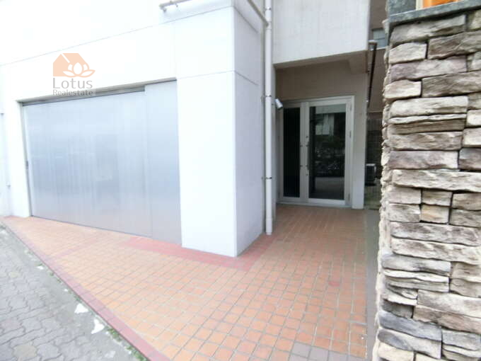 ジュネス練馬外観・共用部2｜建物脇。