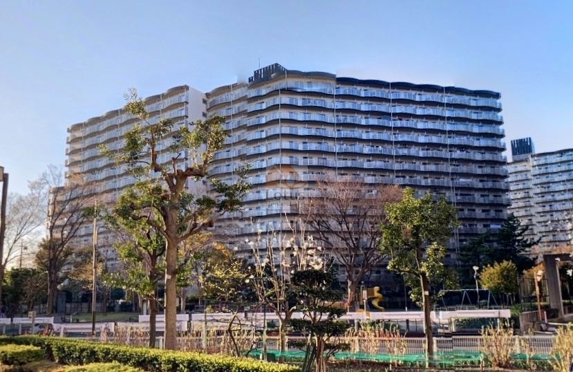 グリーンコーポ千寿２号棟ガ外観７｜グリーンコーポ千寿は１号棟、２号棟からなる大規模マンションです。