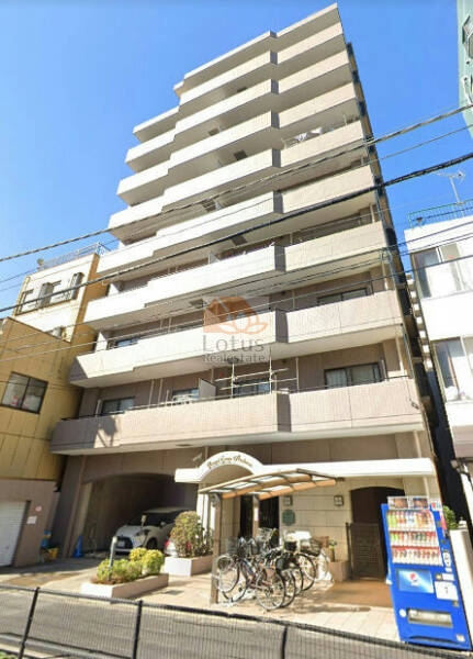ロイヤルステージ浅草外観３｜ロイヤルステージ浅草は平成７年築、９階建てのマンションです。近隣には桜橋中学校、浅草病院、台東リバーサイドスポーツセンターなどがあります。隅田川テラスも近いのでお散歩やジョギングにも最適です。