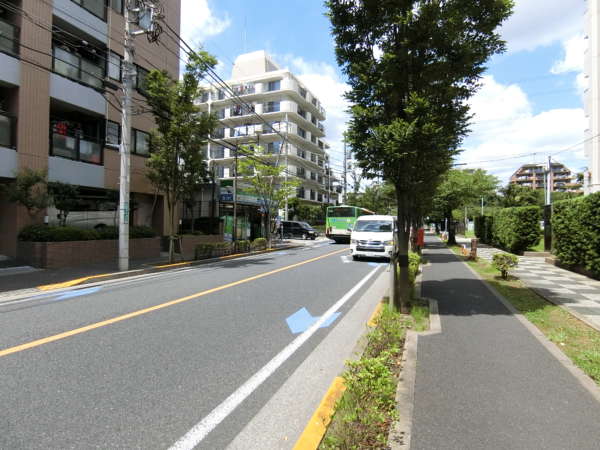 葛西第１スカイハイツ｜ファミリーマートが見えたら葛西第１スカイハイツはもうすぐです。