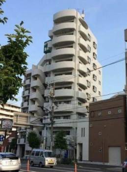 蔵前橋通り沿いにありますので、通りに面したお部屋は音が気になるかもしれません。最寄駅は京成本姓「江戸川」駅ですが、ＪＲ総武線「小岩」駅も徒歩圏内です。