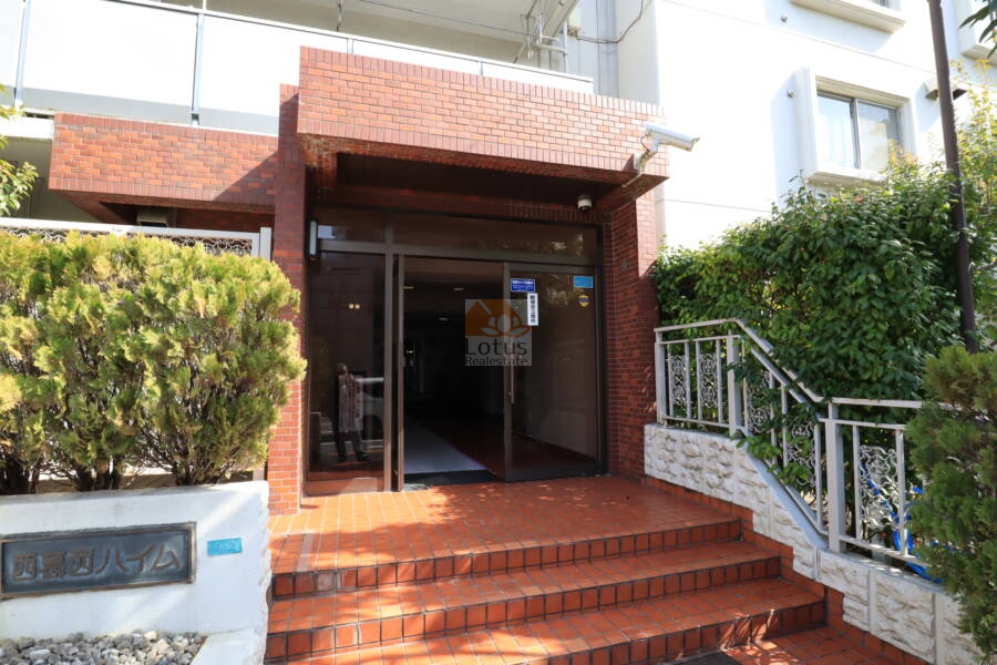 西葛西ハイムエントランス1｜管理人さんの清掃は行き届いていて、古いですが管理体制良好です。