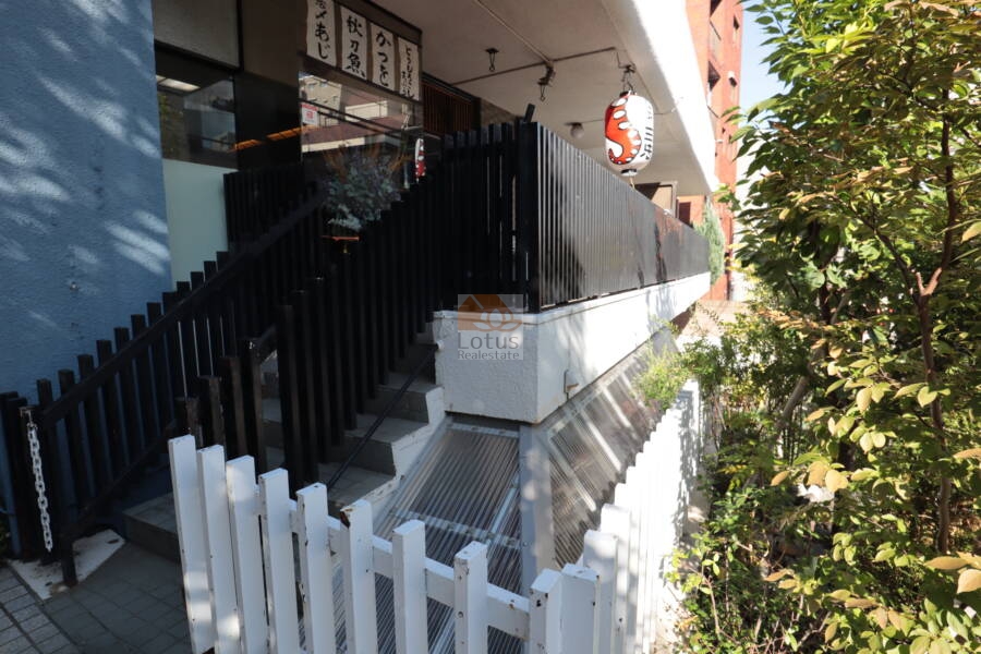 ドミール千駄木２階居酒屋2