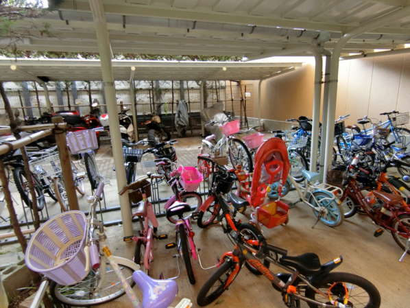 ルネグランマリーナ潮見外観・共用部15｜大きな敷地を生かして自転車置き場も多数です。