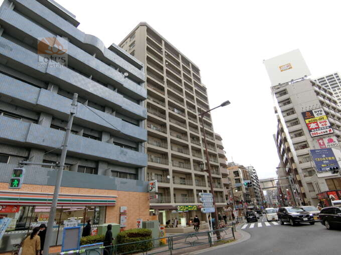 練馬サマリヤマンション外観・共用部3｜練馬駅前で一直線のアプローチです。
