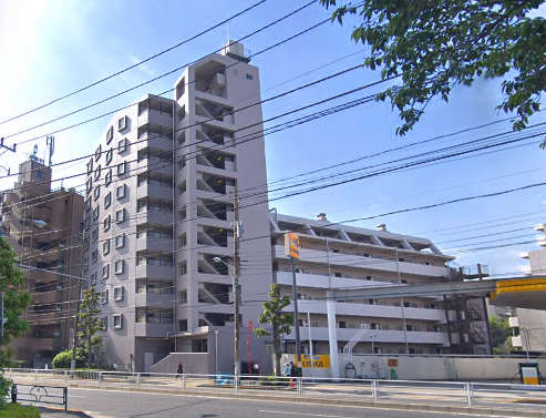 西葛西ビューハイツＢ棟外観２｜西葛西ビューハイツはＡ棟とＢ棟合わせて250世帯ほどの大規模マンションです。Ｂ棟は葛西橋通りに接続し、Ａ棟は大通りから一歩入った住宅地にあります。