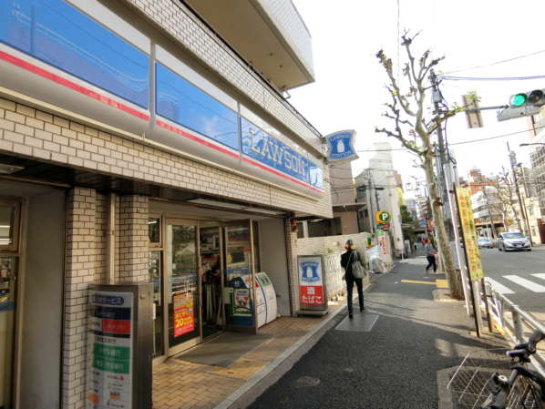 代々木３丁目エリア物件アプローチ7｜気軽な定食屋さんやコンビニもすぐ見つけられます。