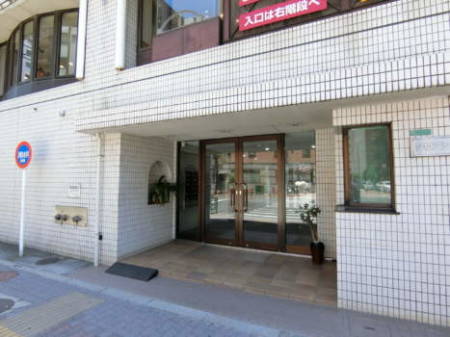 タウンシップ豊玉外観・共用部7｜セキュリティ面では、エントランスにオートロックを採用しています。また、管理人さんが対応しています。